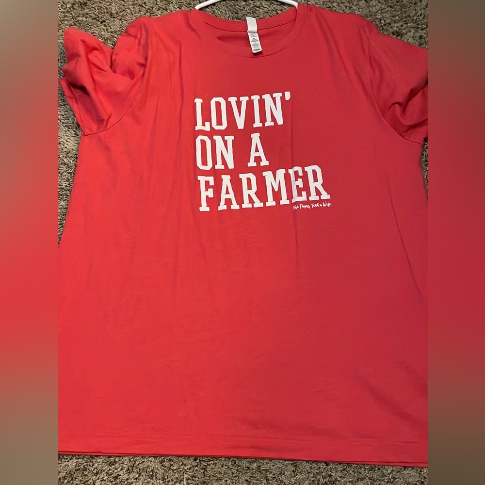 GUC bella canvas “lovin on a farmer” T-shirt size XL
